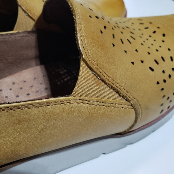 Cobb Hill Laci gore slip on leather trainers shoes yellow women's size 9 - Picture 6 of 11